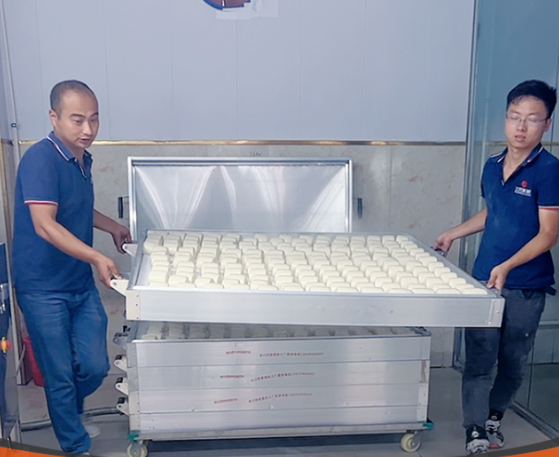 饅頭想實現(xiàn)流水線作業(yè)，該選什么樣的饅頭機？